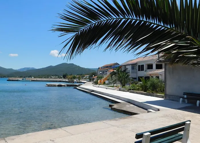 アパート Kalafatovic